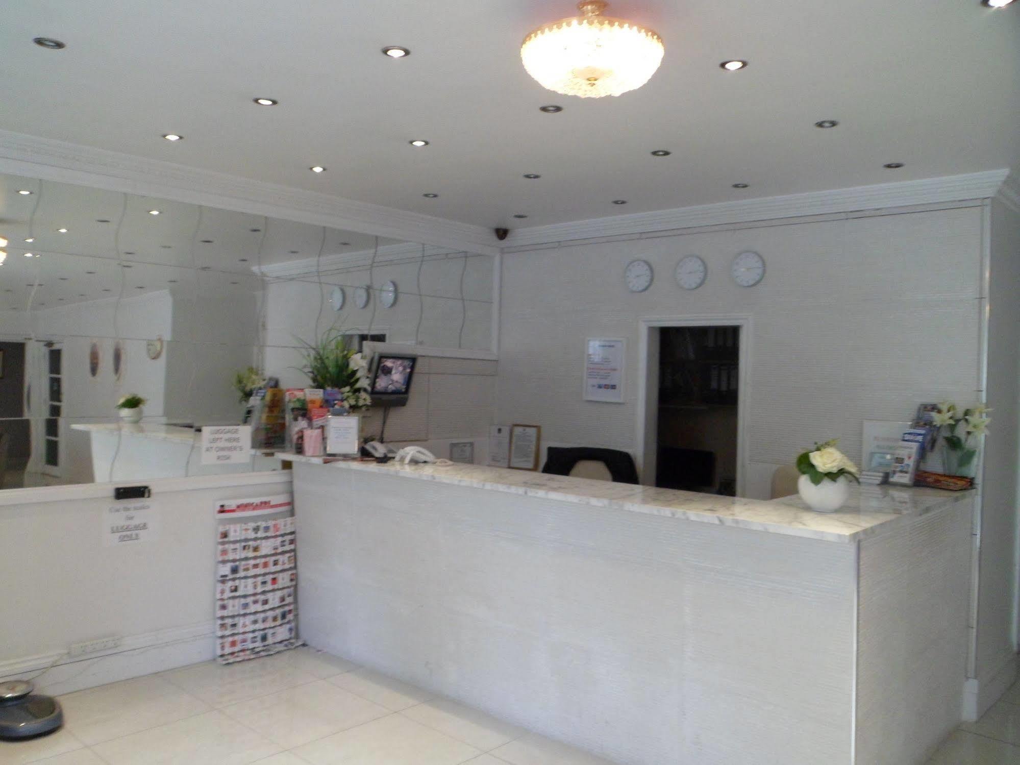 Haven Hotel Лондон Екстериор снимка